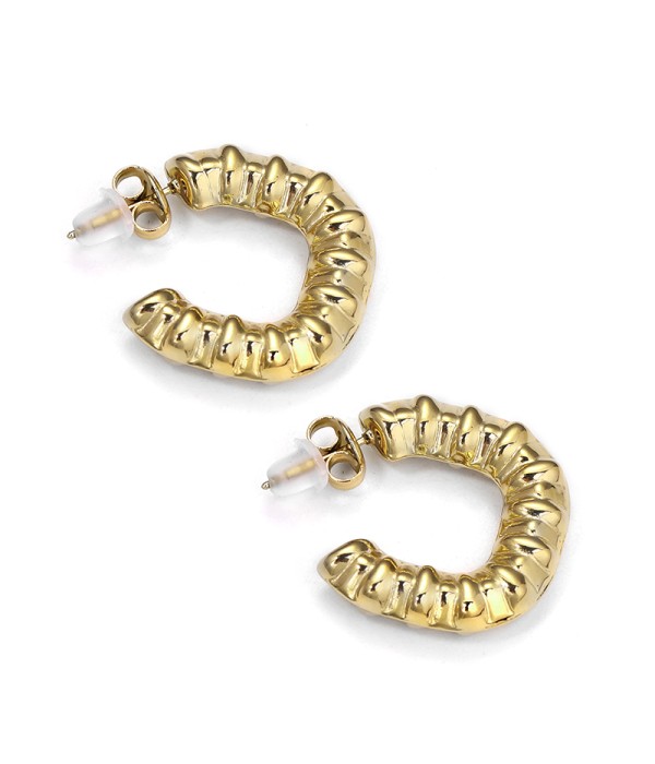 Pendientes de aro dorados gruesos con textura arrugada