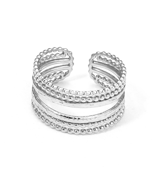 Anillo abierto plateado de líneas múltiples