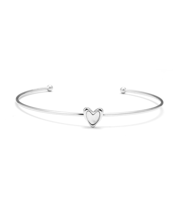 Pulsera rígida plateada con central corazón