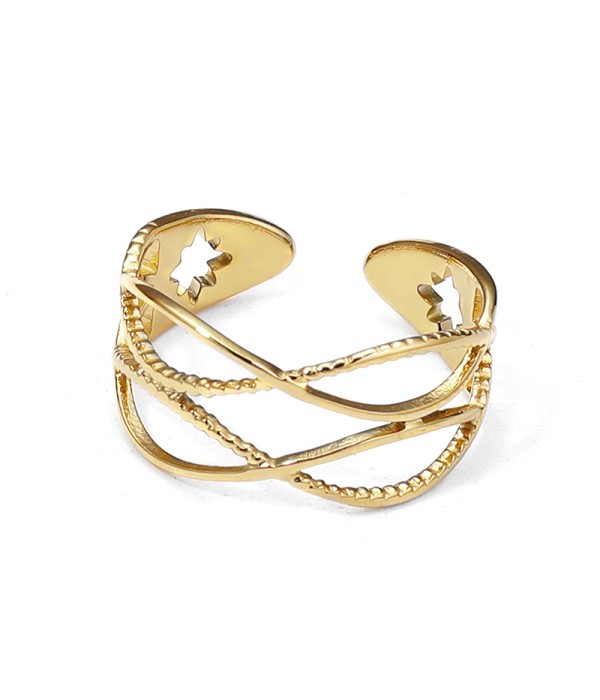 Anillo dorado cruzado con texturas