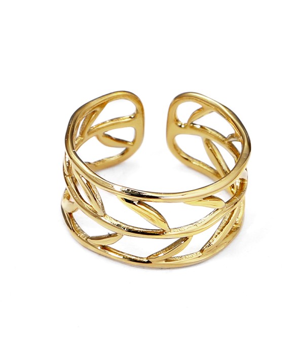 Anillo abierto dorado con diseño de hojas caladas