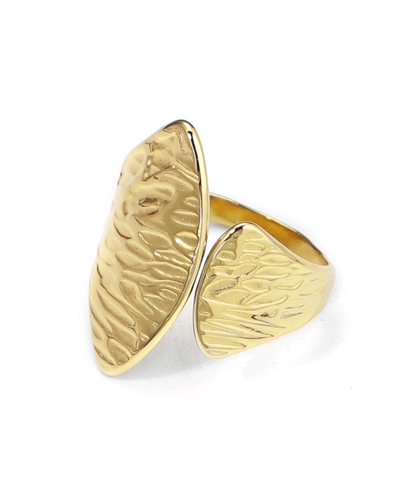 Anillo abierto dorado con placas texturizadas