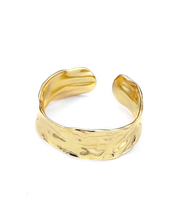 Anillo dorado texturizado ancho