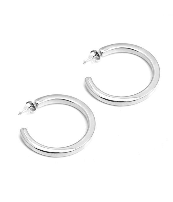 Pendientes de aro plateados minimalistas