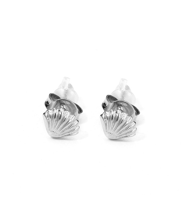 Pendientes de concha plateada estilo minimalista
