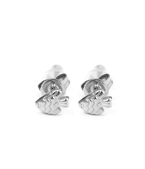 Pendientes plateados con forma de pez