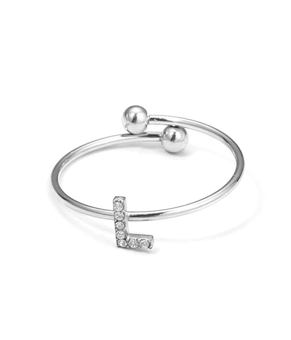 Anillo plateado con letra “L” y circonitas