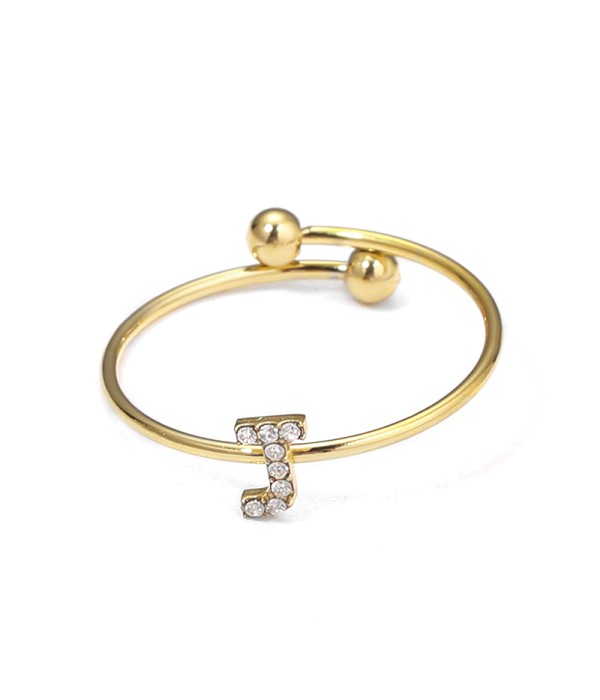 Anillo dorado con letra “J” y circonitas