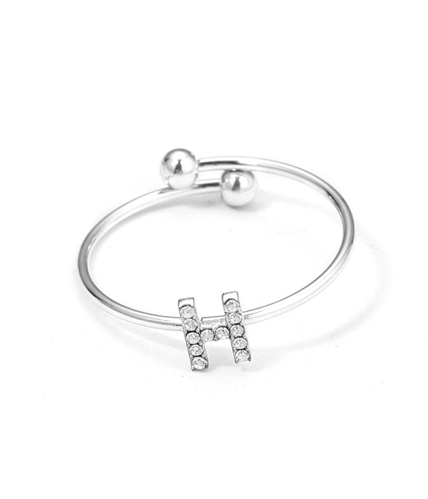 Anillo plateado con letra “H” y circonitas