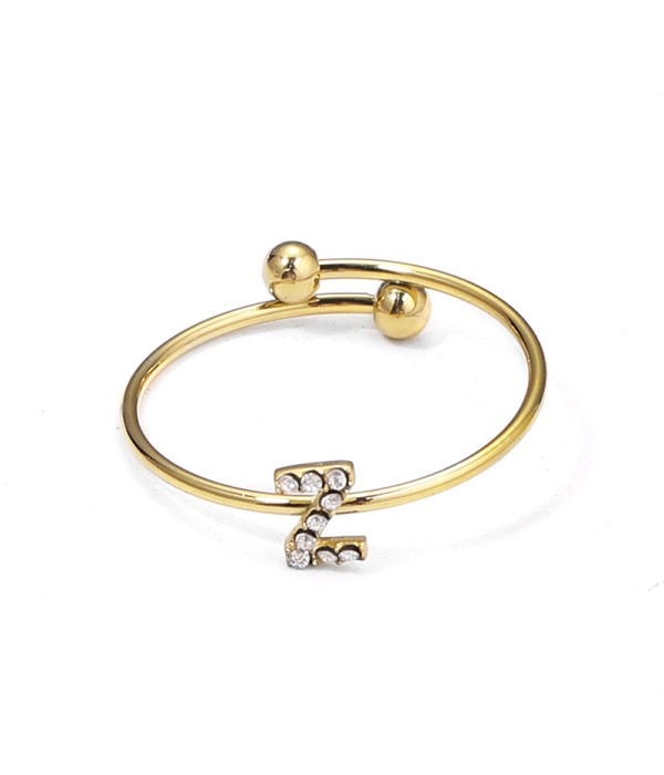 Anillo dorado con letra “Z” y circonitas