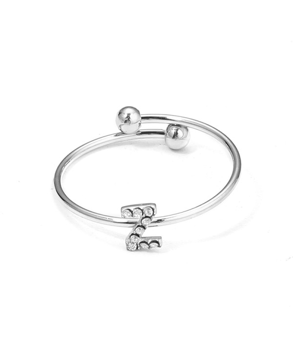 Anillo plateado con letra “Z” y circonitas