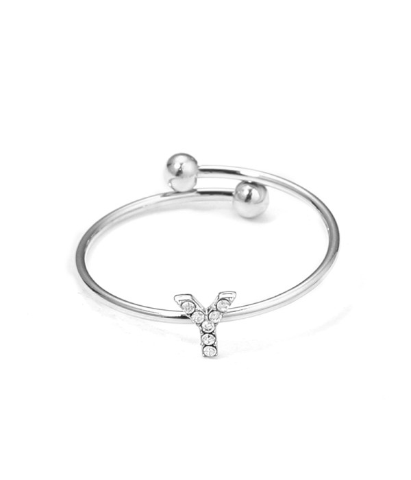 Anillo plateado con letra “Y” y circonitas