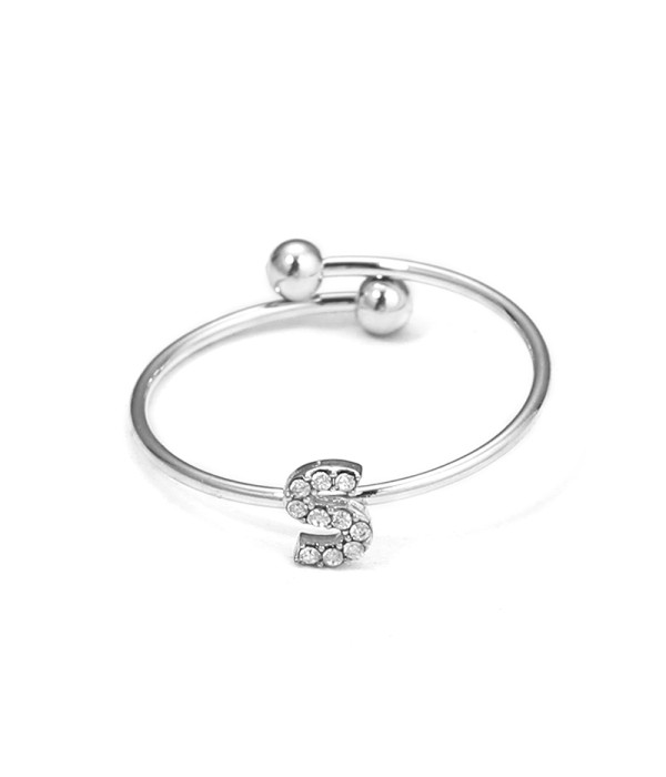 Anillo plateado con letra “S” y circonitas