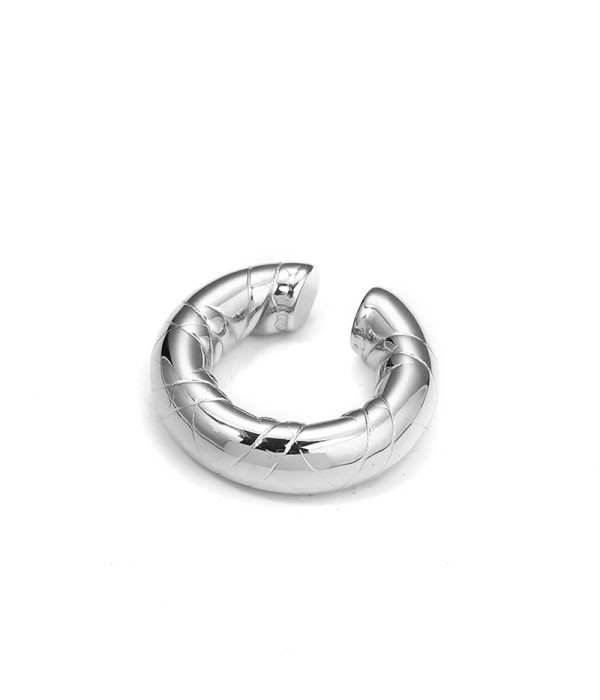 Clip de oreja con grabado cruzado 2