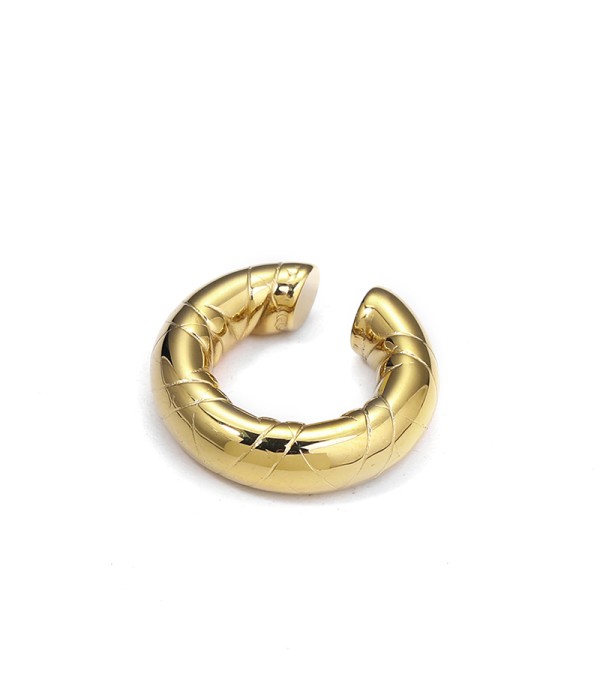 Clip de oreja con grabado cruzado