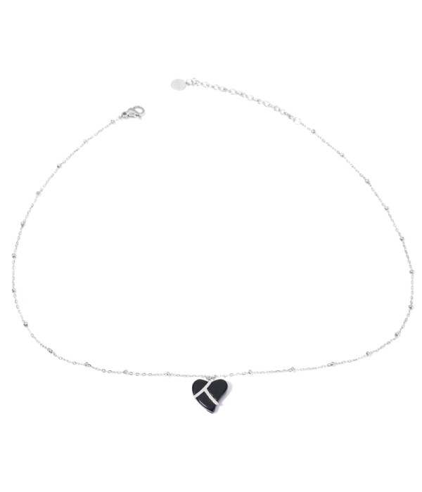 Collares plateados con corazones multicolores