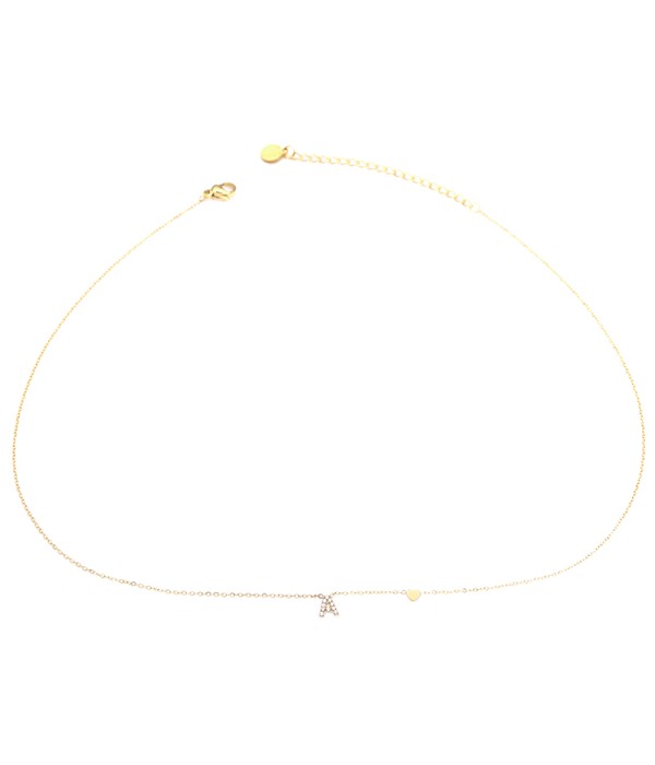 Collar dorado con letra “A” y circonitas