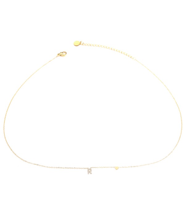 Collar dorado con letra “R” y circonitas