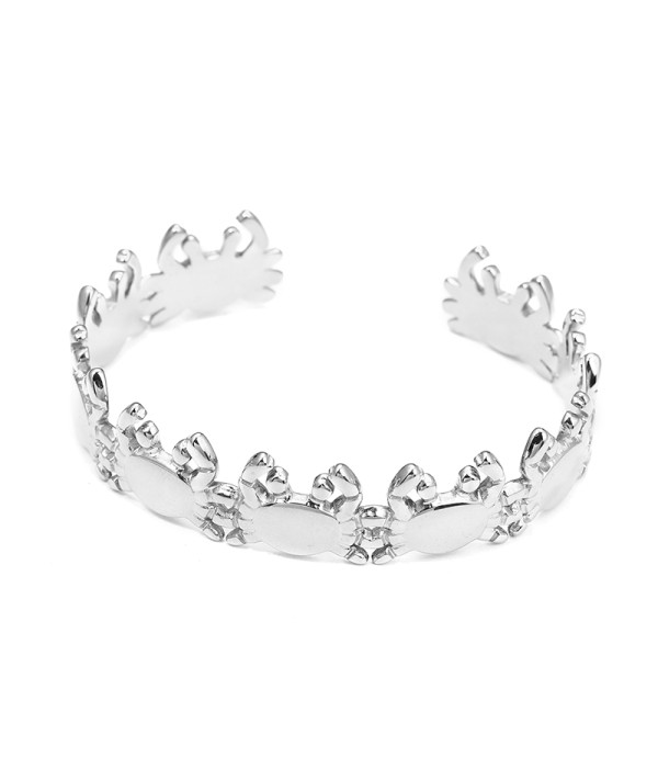 Pulsera rígida plateada con diseño de cangrejos