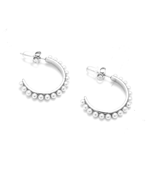 Pendientes de aros medianos plateados con perlas