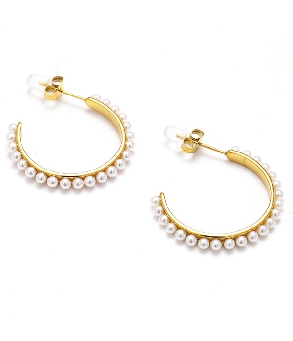 Pendientes de aros grandes dorados con perlas