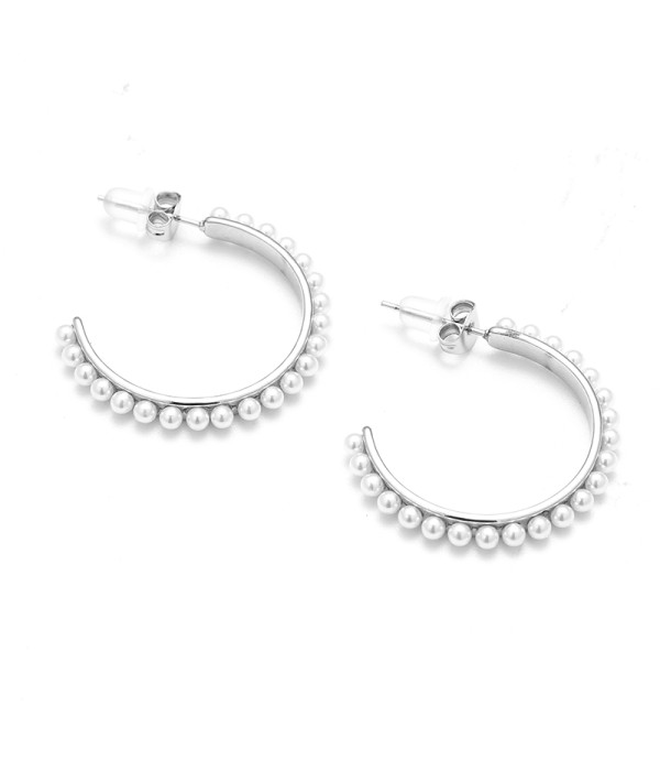 Pendientes de aros grandes plateados con perlas