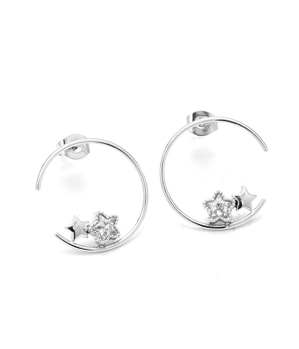 Pendientes con aros plateados abiertos con estrellas