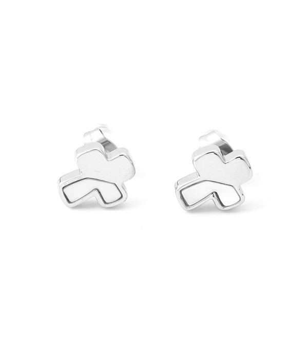 Pendientes plateados de cruz esmaltada