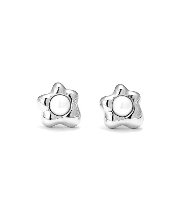 Pendientes dorados en forma de flor con perla