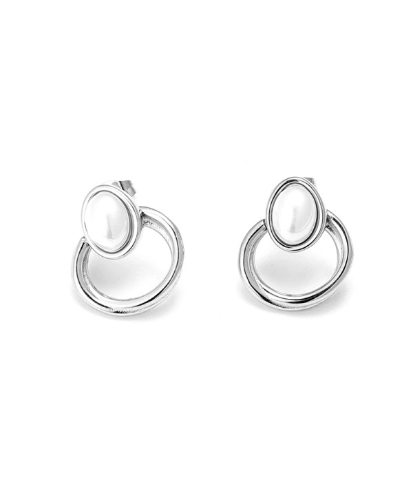 Pendientes con perla ovalada y un arco