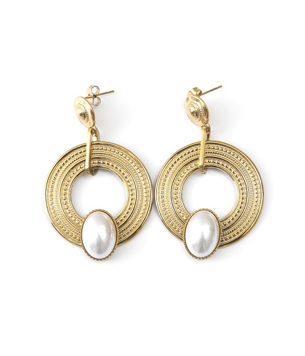 Pendientes circulares dorados con perla ovalada