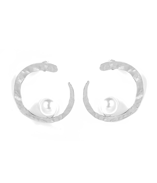 Pendientes de aro martillado con perla central