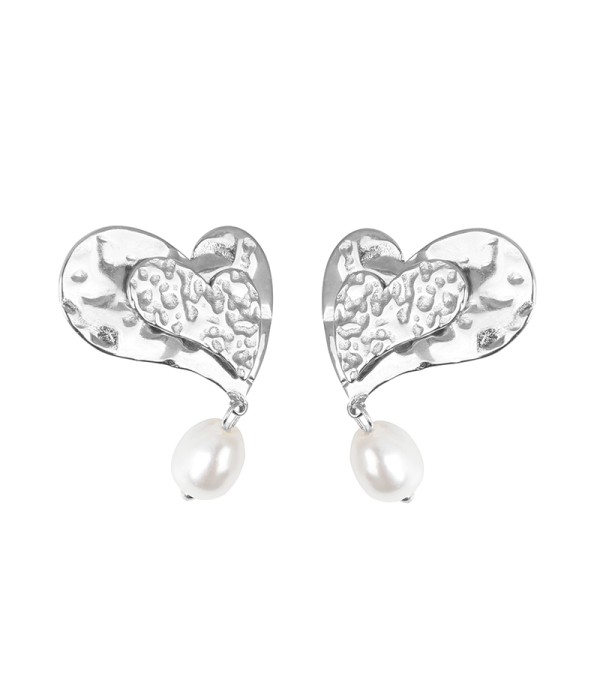 Pendientes de corazón martillado con perla colgante