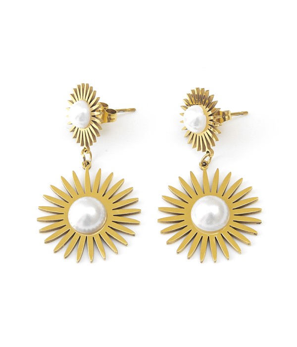 Pendientes dorados en forma de sol con perla central