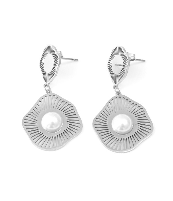 Pendientes plateados calados con perla central