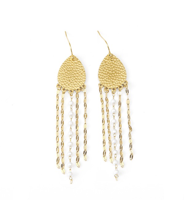Pendientes largos dorados con cadenas y perlas