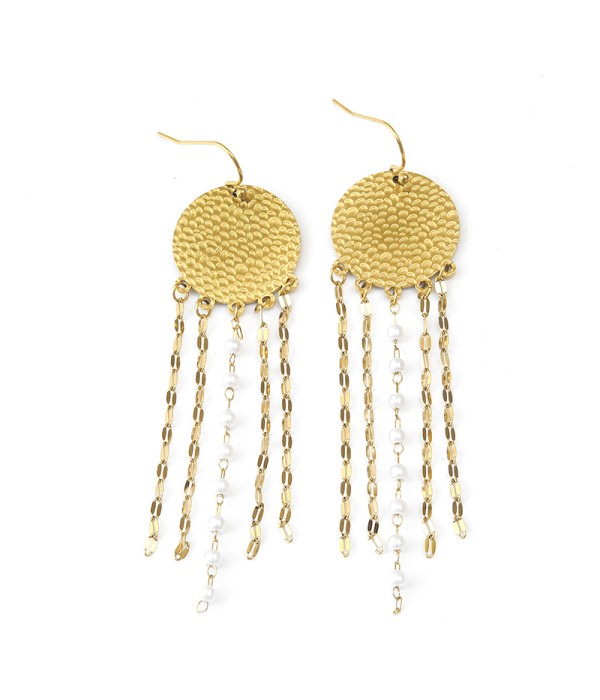 Pendientes dorados redondos con cadenas y perlas