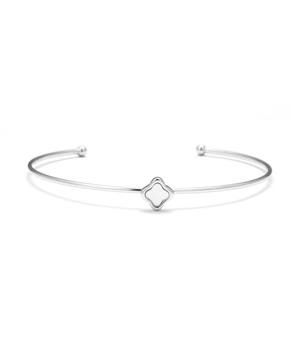 Pulsera rígida plateada con central trébol de cuatro hojas