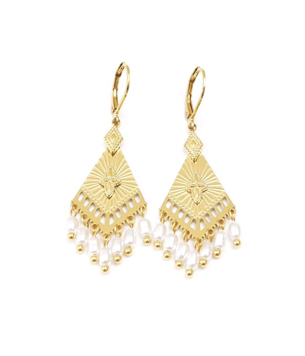 Pendientes tribales dorados con perlas colgantes