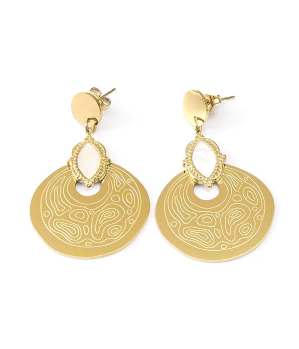 Pendientes dorados calados con forma de abanico