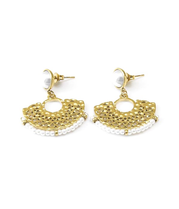 Pendientes dorados abanico calado con perlas