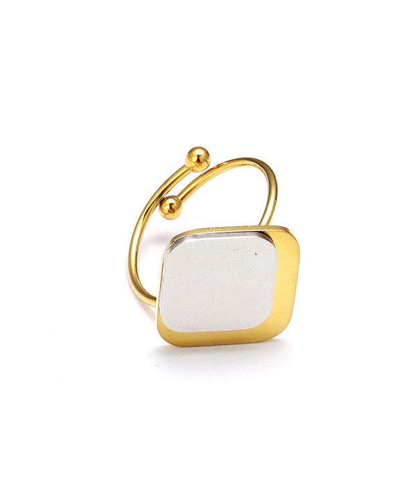 Anillo abierto dorado con figura cuadrada bicolor
