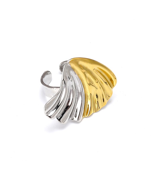 Anillo bicolor con forma de ala estilizada