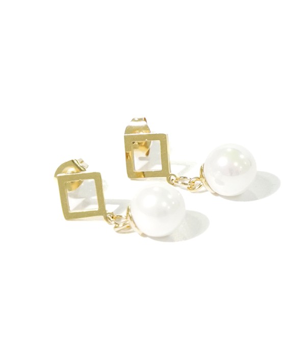 Pendientes geométricos dorados con perla