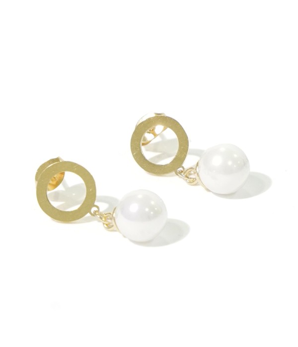 Pendientes dorados con círculo hueco y perla
