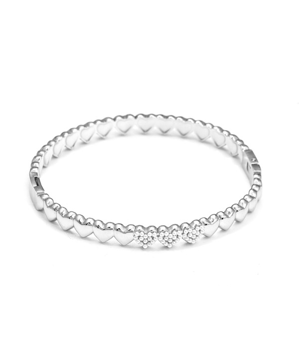 Pulsera de corazones con detalle en perlas