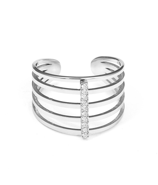 Anillo abierto con líneas y circonitas