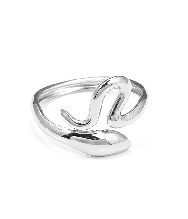 Anillo plateado abierto con forma de serpiente