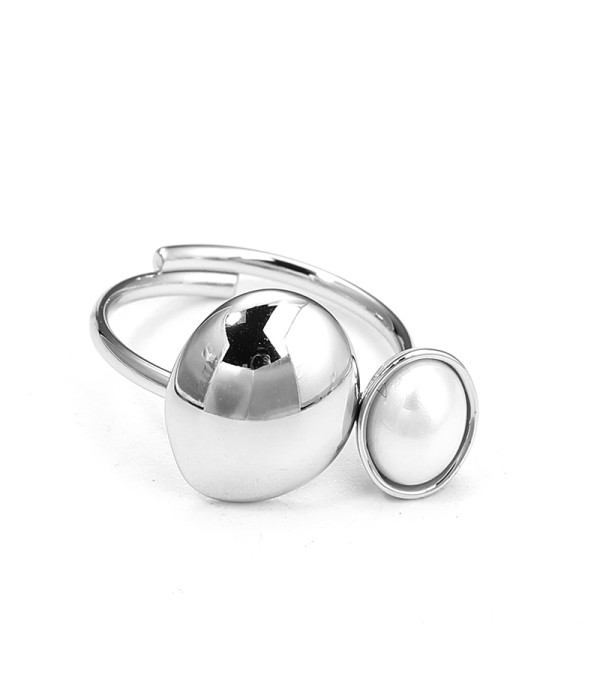 Anillo plateado abierto con perla y forma orgánica