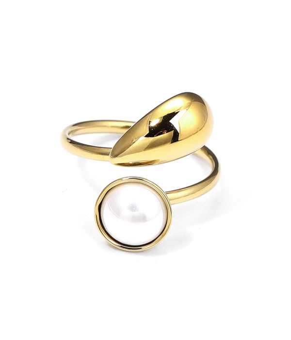 Anillo dorado con perla y gota pulida